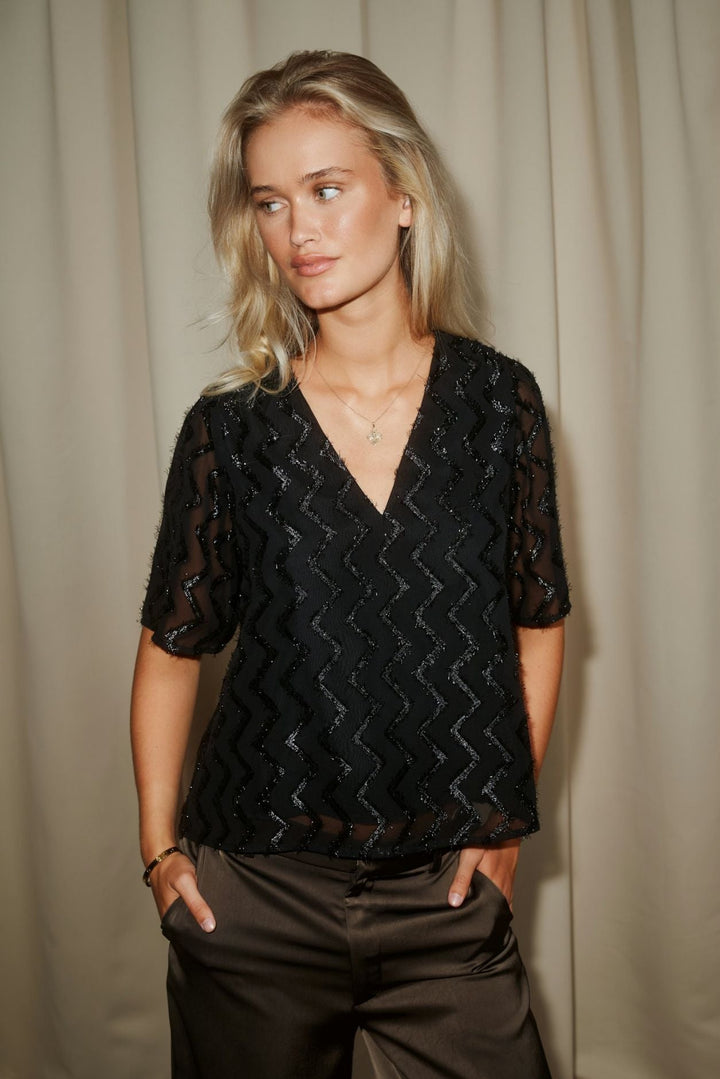 Neo Noir - Largo Chevron Glitz Blouse 171125 - 100 - Black