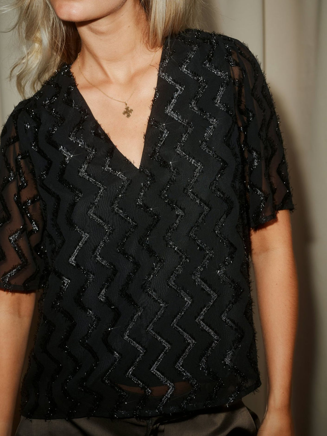 Neo Noir - Largo Chevron Glitz Blouse 171125 - 100 - Black