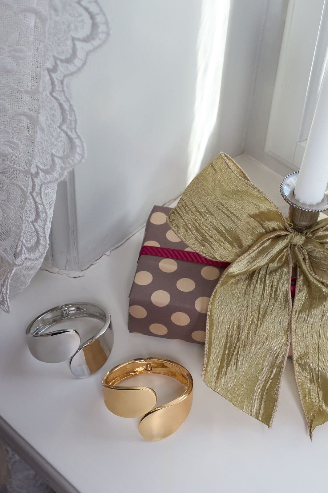 Black Colour - Bcizira Bracelet 4573 - Gold Coloured