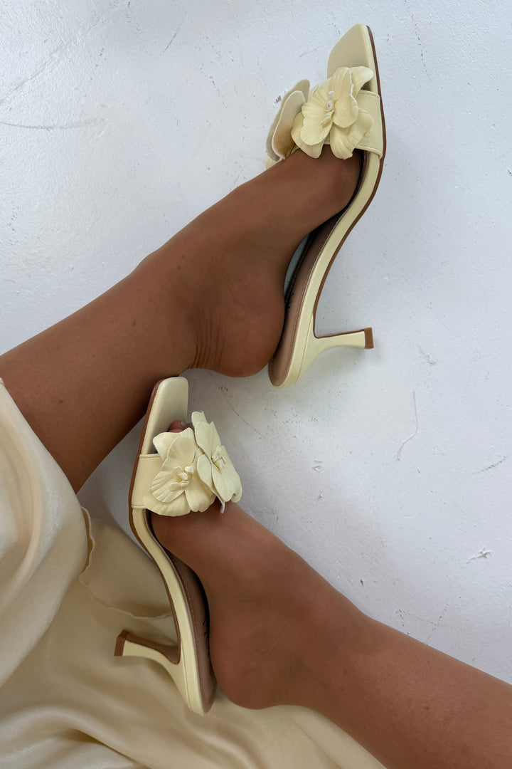 Bloom - Butterfly Weed Sandals - Yellow Sandaler 