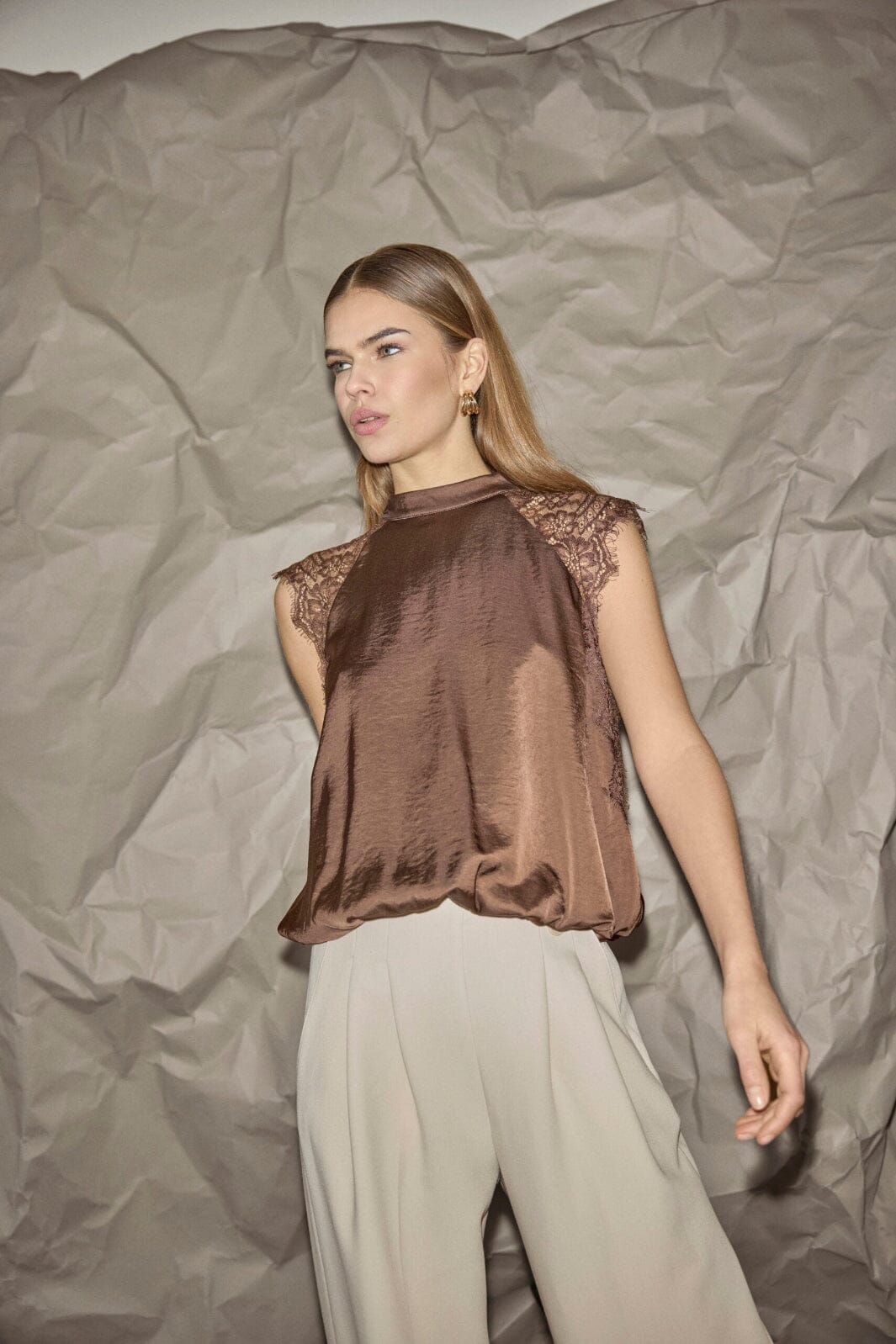 Co´Couture - Iduncc Lace Ballon Top 45185 - 145 - Dark Brown Toppe 