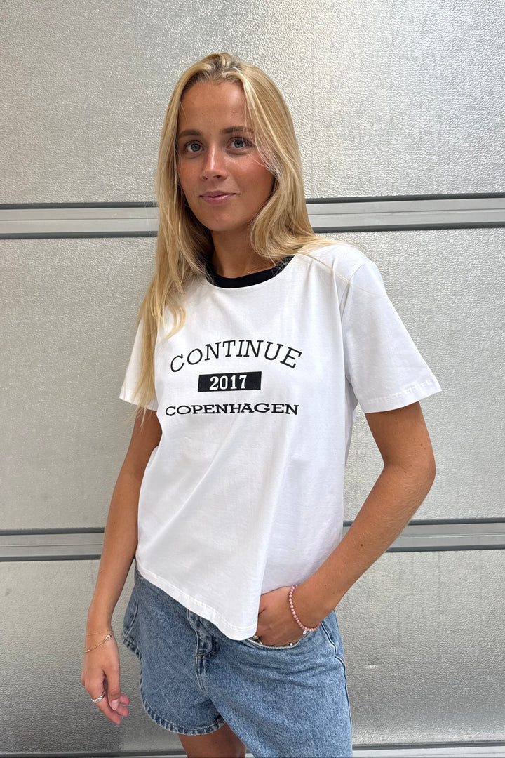 Continue - Dea Wash 15336 - White W Black T-shirts 