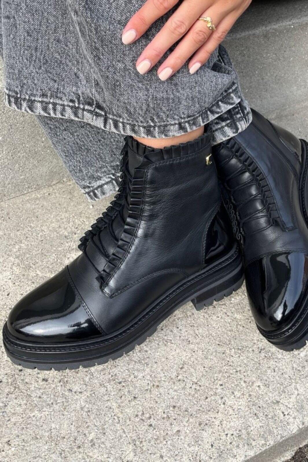 Copenhagen Shoes - The Pretty Collection - 0001 Black Støvler 