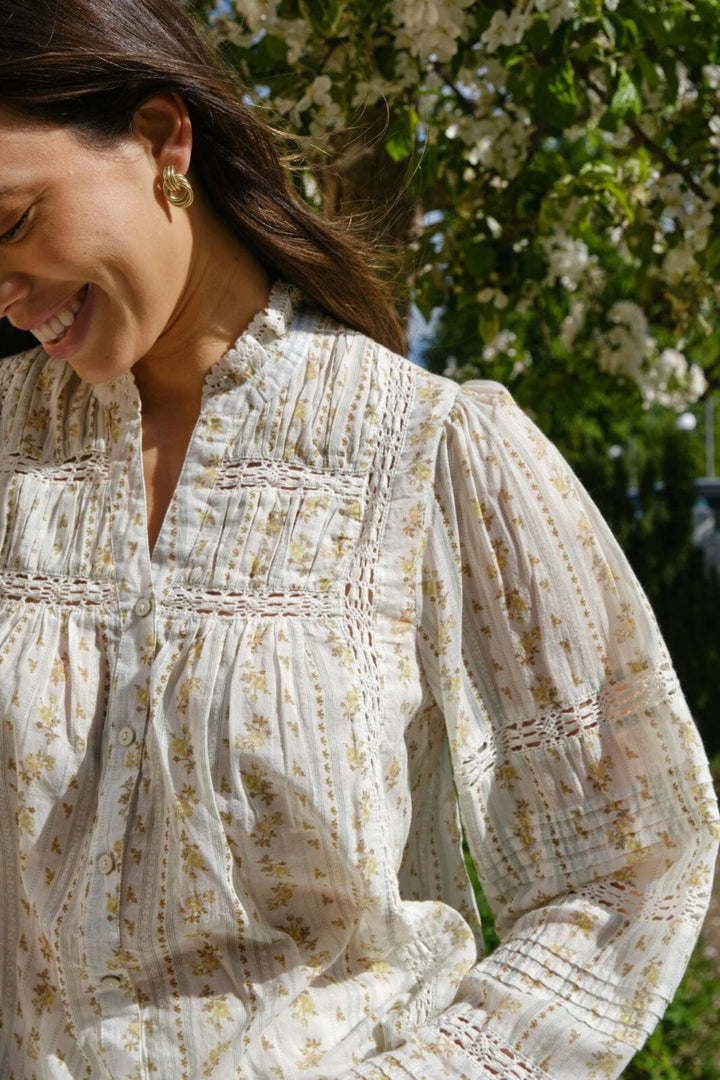 Forudbestilling - Neo Noir - Lyla Soft Border Blouse 163547 - 203 - Dusty Yellow Bluser 