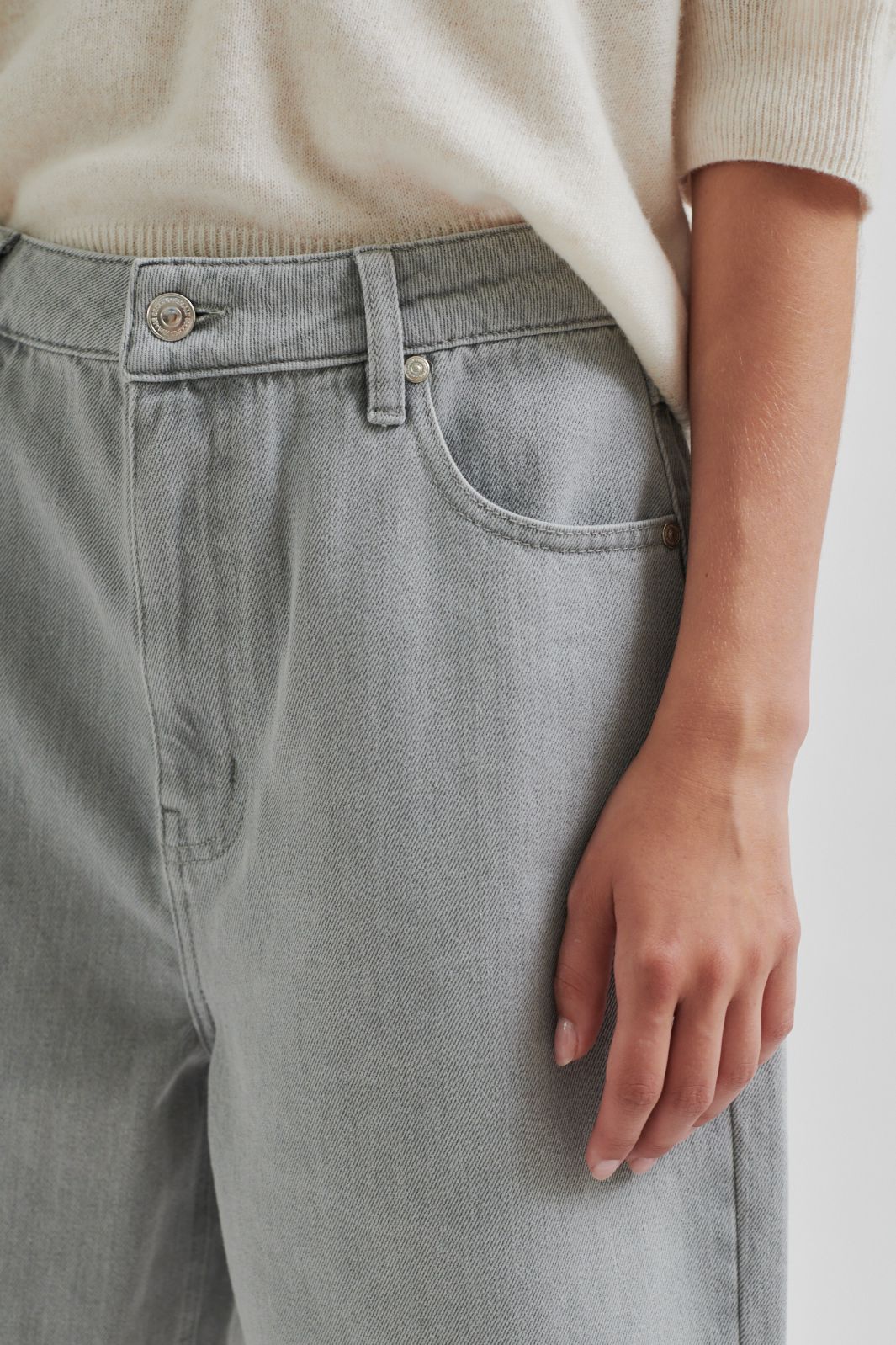 Forudbestilling - Second Female - Esso Bermuda Shorts 59780 - Light Grey Denim Shorts 
