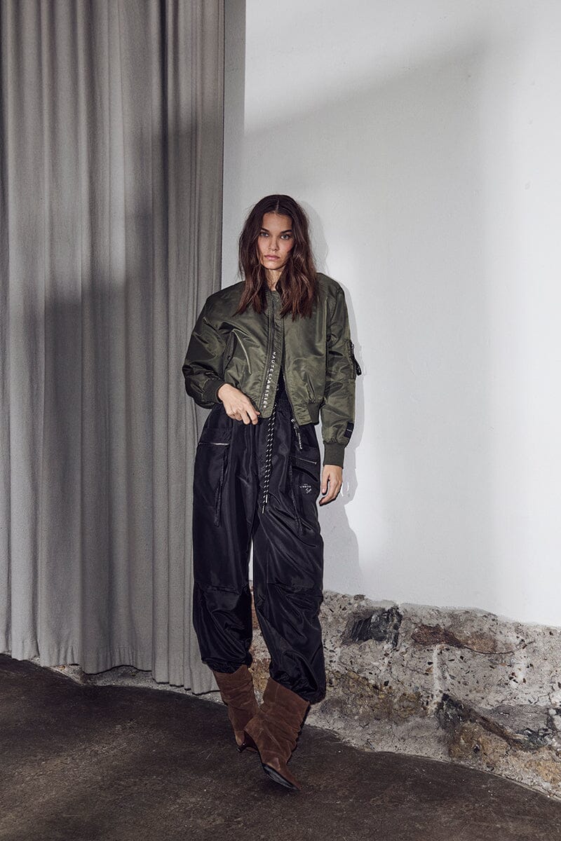 Haute L'Amitié - Sally Crop Bomber HL10659 - Army Jakker 