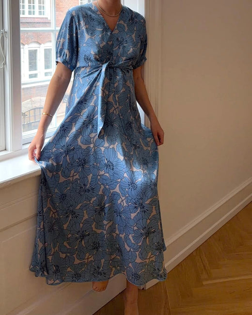 Karmamia - Faye Dress 2467 - Gardenia Sky Kjoler 