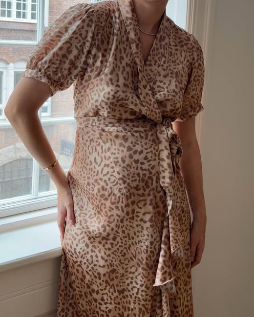 Karmamia - Iris Dress 2461 - Blush Leo Kjoler 