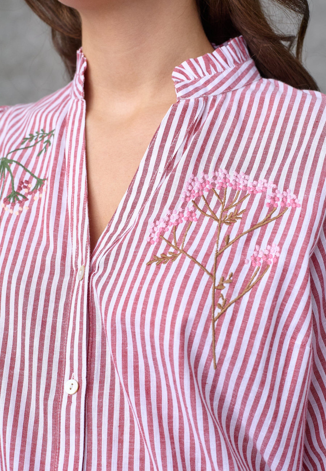 Love & Divine - Love1532-1 20084 - 834 - Red Stripes Emb. Skjorter 