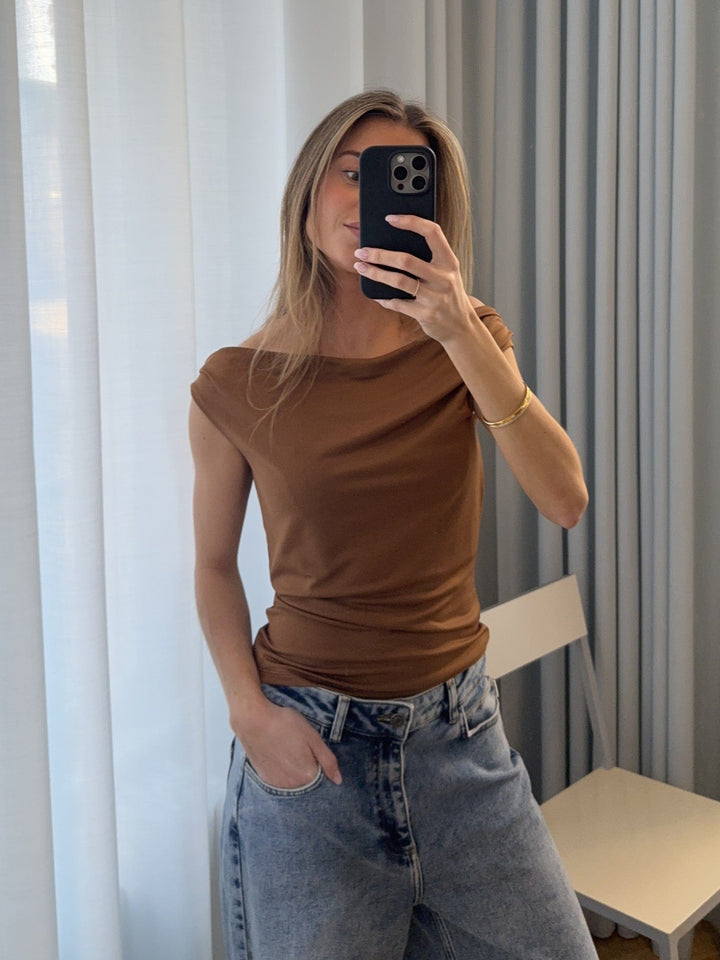Modström - Himamd Off-Shoulder Top 57928 - 5039 - Nuthatch Toppe 