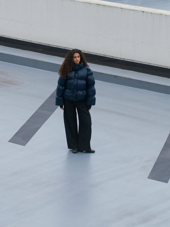 Neo Noir - Rhea Shiny Puffer Jacket 165094 - 141 - Navy Jakker 