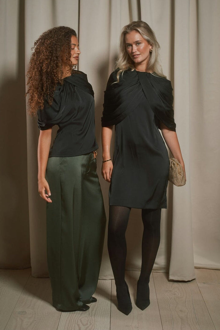 Neo Noir - Ulanda Drapy Satin Top 170740 - 100 - Black