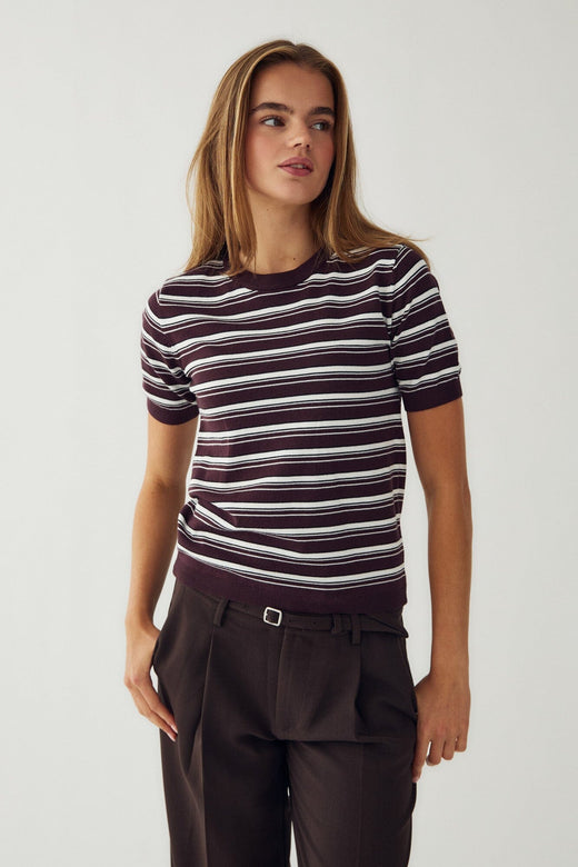 Noella - N-Muna Knit 16010001 - 485 - Dannia Chocolate White Stripe T-shirts 