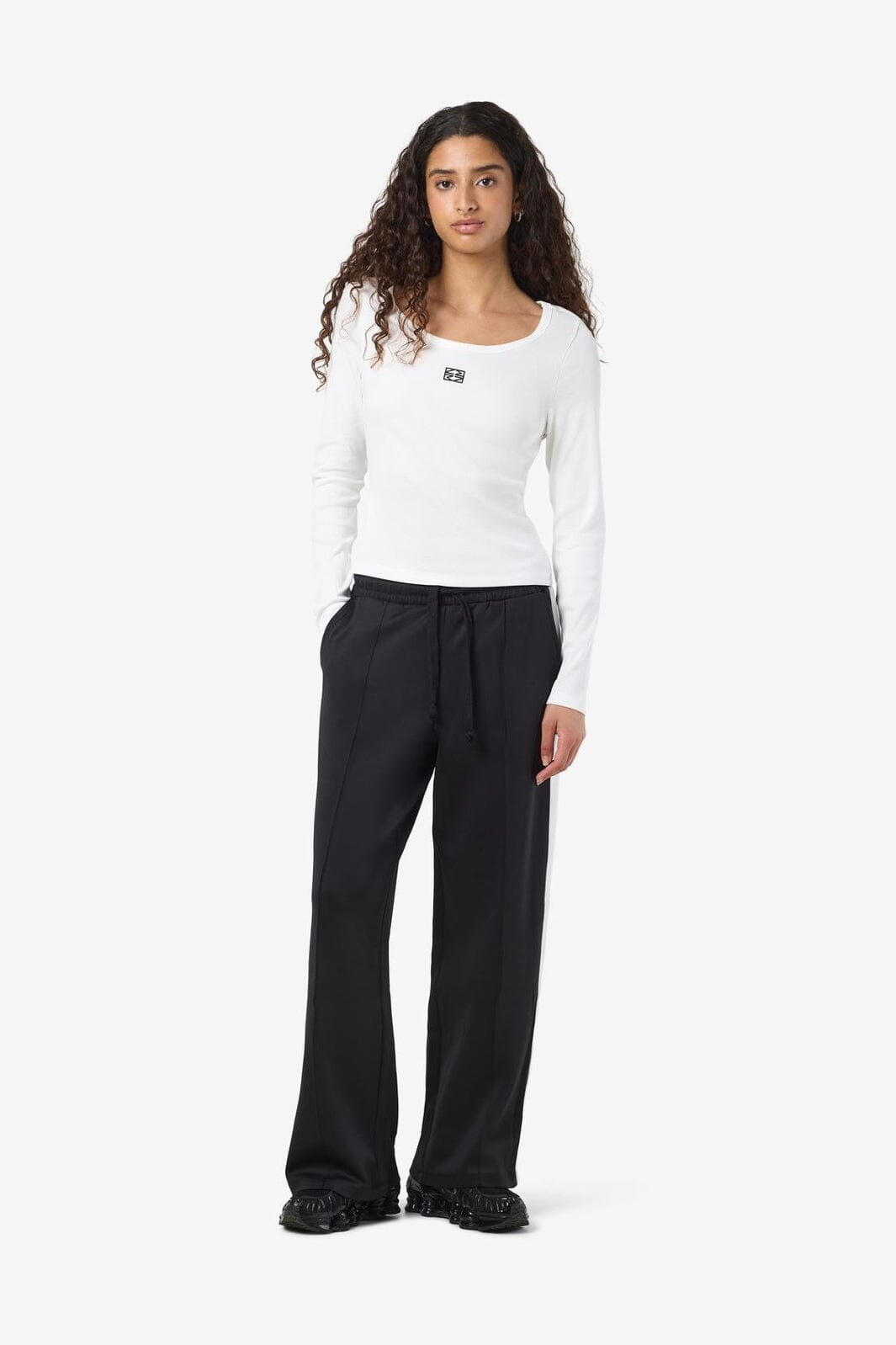 Noisy May - Nmjudy L/S Embr Top - 4863106 Cloud Dancer Black Embr